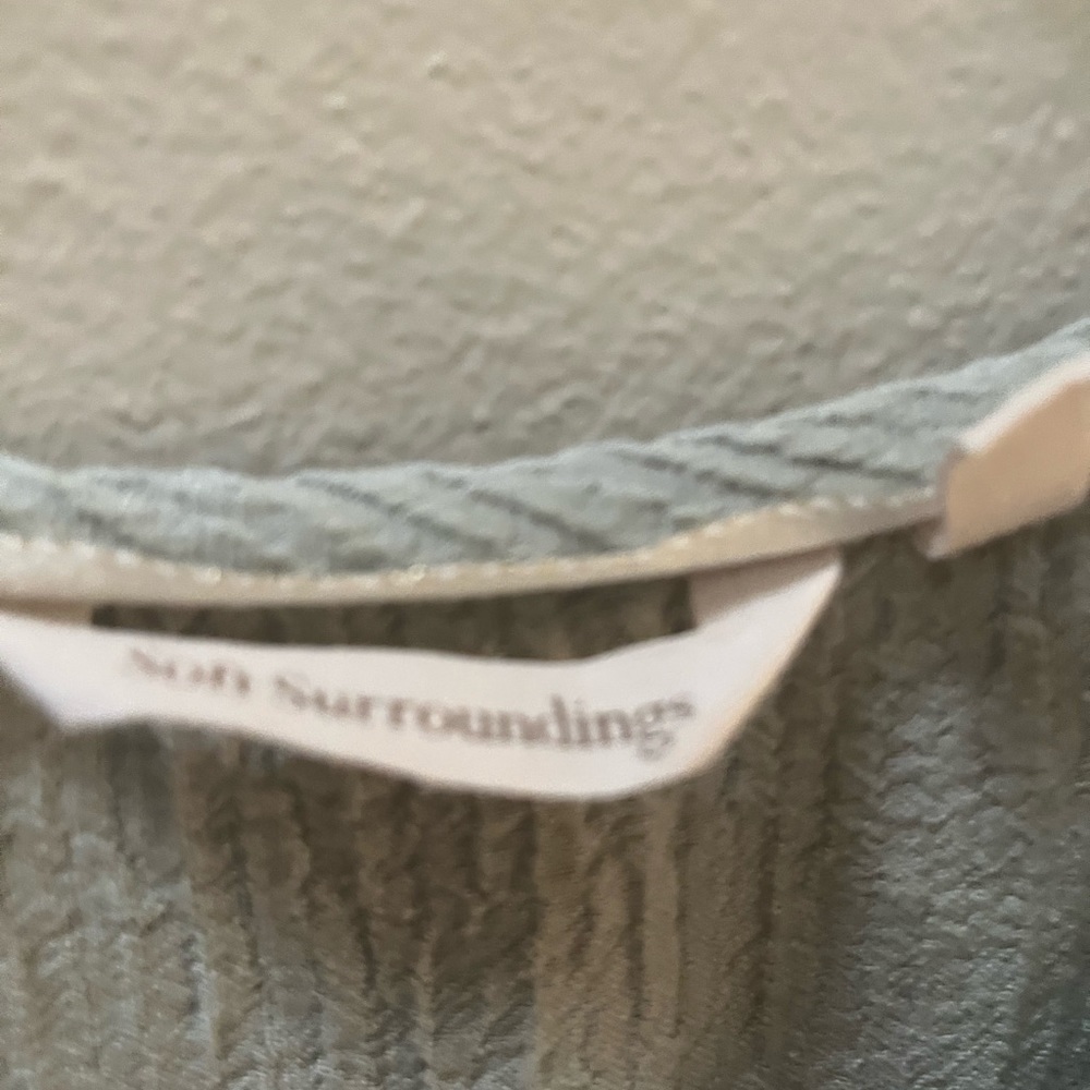 Crinkly sage green top with tassels SOFT SURROUNDINGS - Picture 3 of 3